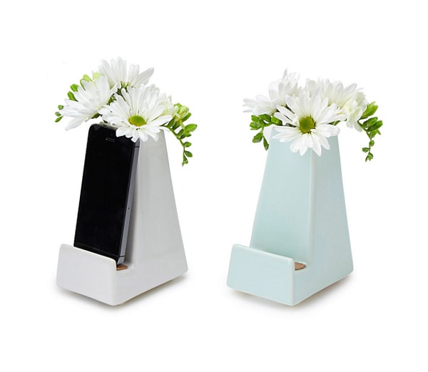 3. Ваза ❀ и подставка для телефона: два в одном