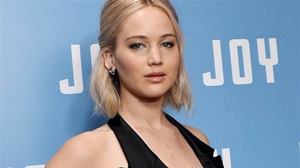 1. Дженнифер Лоуренс спасла женщину, когда выгуливала собаку