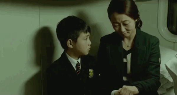 Японская мама соблазняет сына. Японская мамочка в фильмах. Женщина соблазняет мальчика. Японские мамы совращают мальчиков.