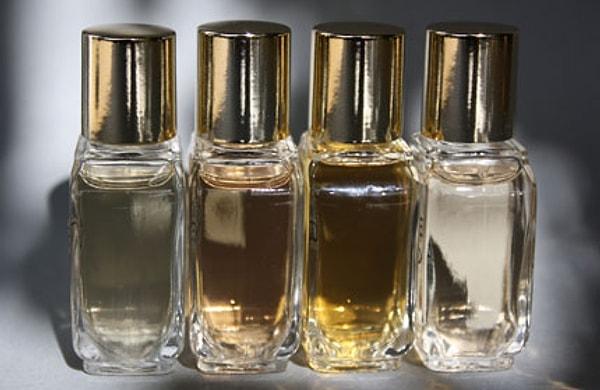 Kokusuyla ön plana çıktığından bahsettik. Tarihi bir kenara bırakırsak, şu an kozmetik reyonlarında rastlayabileceğimiz parfümlerin bazılarında halen Ambergris kullanılıyor.