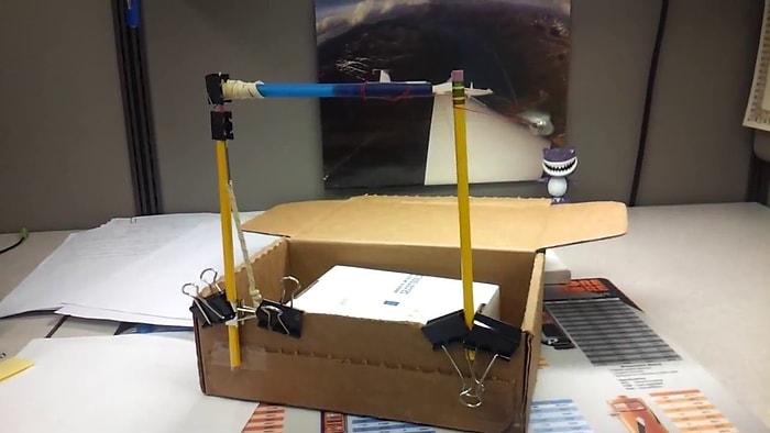 Ofis Malzemelerinden Üretilen Sonsuz Döngülü Garip İcat