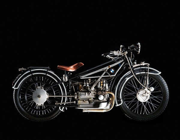 3. После того как завод по производству авиационных двигателей закрыли согласно Версальскому мирному договору, BMW выпустила свой первый мотоцикл R32 в 1923 г. Это был настоящий прорыв.