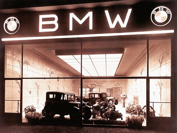 4. Свою первую машину BMW выпустила в 1928. Это была лицензированная копия британской Austin 7.