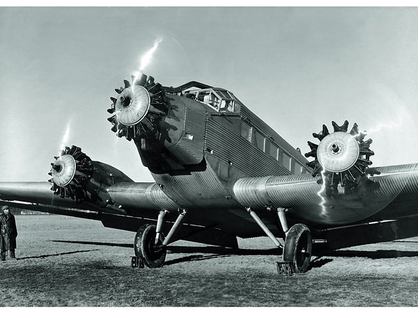 5. Компании пришлось остановить производство авиационных двигателей также из-за того, что ей не удалось получить выгоду от выпуска двигателей для гражданских самолетов, хотя их двигатель 132 Hornet был одним из самых лучших в истории.