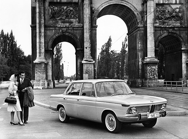 15. Представленная в 1961-ом BMW 1500 была первой моделью «Нового класса». Она принесла компании большую прибыль и повлияла на автомобильный дизайн моделей от BMW на последующие 55 лет.