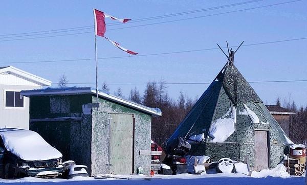 Kanada'da yerli bir kabile, 11 kişinin tek bir gecede intihara teşebbüs etmesi krizi üzerine, OHAL ilan etti.