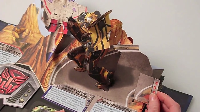 Etkileyici Transformers Pop-Up Kitabı ile Kağıtlar Robota Dönüşüyor