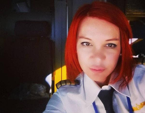 Ataol Behramoğlu, bu uçuşu gerçekleştiren kadın pilot ile tanışmak istemiş fakat çekingenliğine yenik düşmüş.