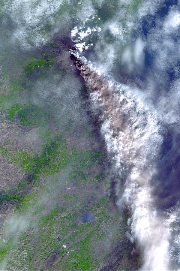 3. Etna'nın Kasım 2002'deki patlamasında ise kül bulutları Katanya havaalanı hava sahasını tamamıyla kapladı.