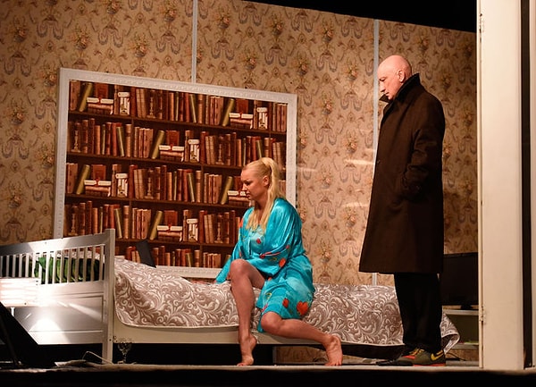 5. Он считает, что артист должен вести себя на сцене с балериной несколько иначе.