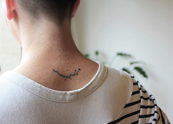 Минималистическое тату для тонкой душевной организации!