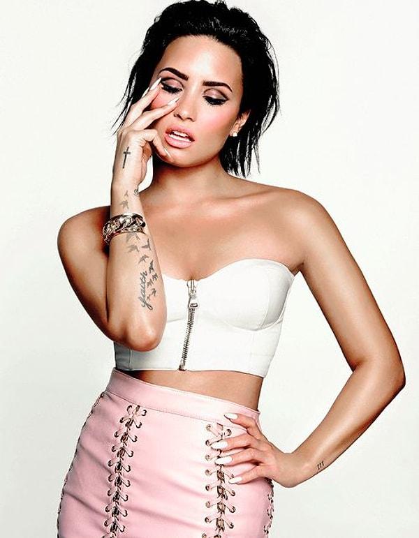 12. En Seksi Kadın Şarkıcı: Demi Lovato