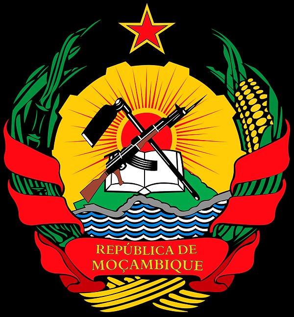 8. Mozambik, Angola'daki seviyeyi bir kaç seviye üste taşıyor ve ne kadar modern bir ülke olduklarını vurgularcasına Kalaşnikof sergiliyor.