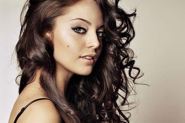 5. Ее вес не превышает 56 килограммов, рост не выше 170 см, она отлично двигается и обладает прекрасными вокальными данными.