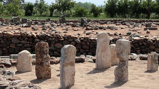 Hatay'da 'Kayı Boyu' Damgalı Mezar Taşları Bulundu