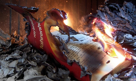 Kitaplarınızı Saklayın: Fahrenheit 451 Televizyona Uyarlanıyor