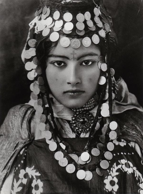 2. Tunus'ta genç bir Berberi kadın, 1900'lerin başları.