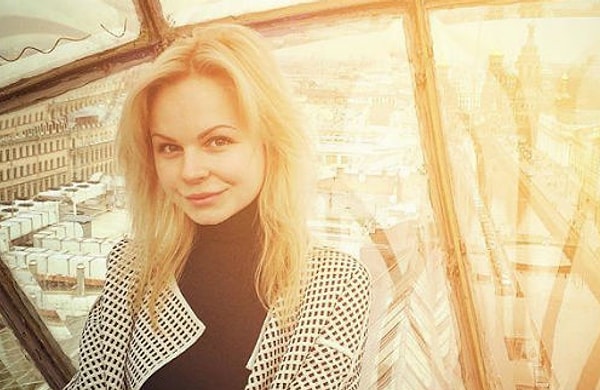 2. Так что многие из поклонников с нетерпением ждали выхода ее первого сольного клипа.