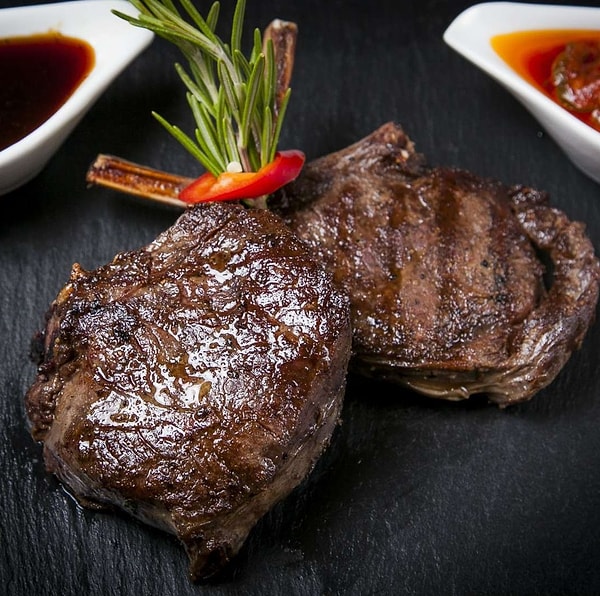 8. Пошла выбирать красивое и сексуальное белье для того, чтобы порадовать мужа, а все какое-то безвкусное, пошлое, плохого качества. Расстроилась и купила 2 кг отличной вырезки и бутылку вина. Порадую стейками.