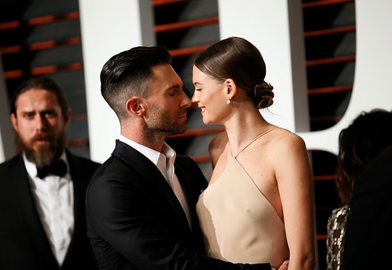 Rüya Gibi Aşklarıyla Bizi Kıskançlıktan Çatlatan Über Çift: Adam Levine & Behati Prinsloo