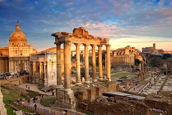 6. Antik Roma gezintisi için Roman Forum