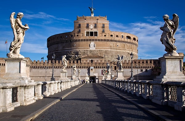 7. Roma'nın ortasında bir kale Castel Sant'Angelo