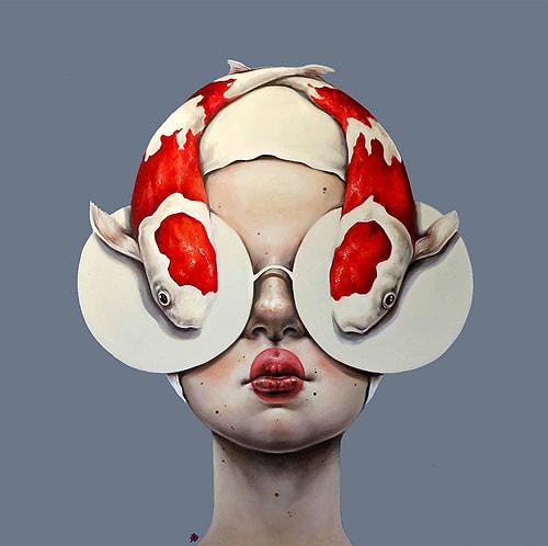 Afarin Sajedi'nin kendine has bir tarzı var.