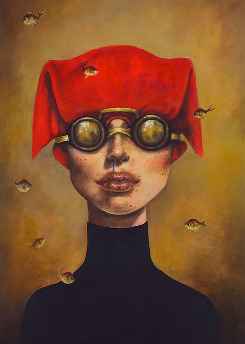 Afarin Sajedi 1979 senesinde, İran'ın Şiraz kentinde dünyaya gelmiş.
