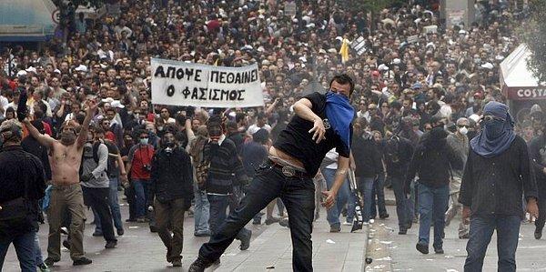 17. Yunanistan - Hayatı felç eden grevleri.