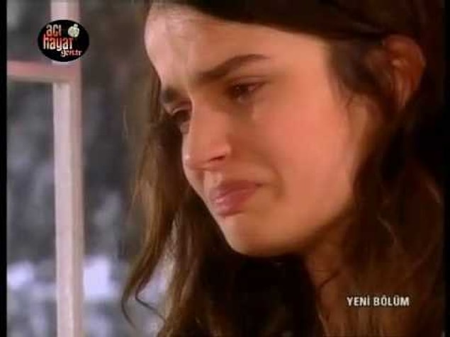 8. Acı Hayat dizisinin ağlamaktan gözünde yaş kalmayan Nermin'i!