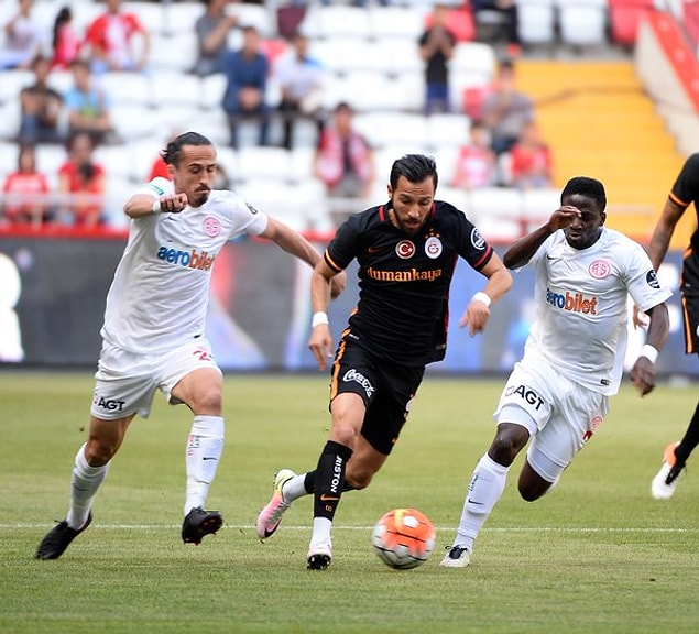 İlk yarı 1-1 sona erdi.