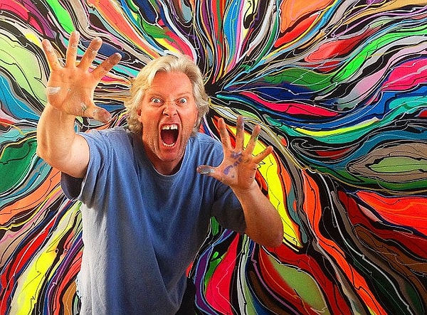 4. «Наш почтовый ящик просто наводнили письма от потенциальных кандидатов», - говорит владелец бара Кристиан.