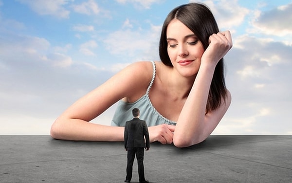 12. «Мне нравятся сильные, грубые, доминирующие женщины. Такие заводят меня больше всех остальных»