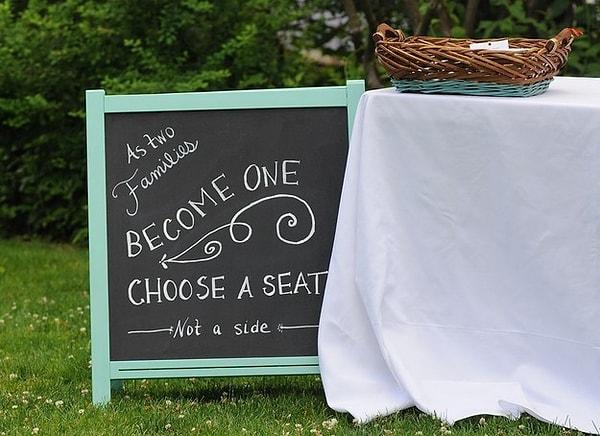2. Bahar düğününe sevimli bir "giriş masası" hazırlayabilirsiniz