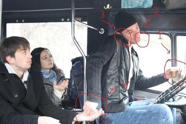 1. Trafikte ters şeride girip kornaya basarak karşından gelene ağzına gelen bütün küfürleri sayan dolmuş şoförü.