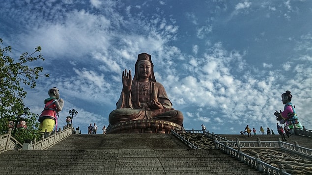 17. Guanyin of Mount Xiqiao (China) - 203 ft (62 m)