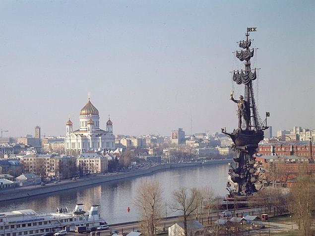 8. Peter the Great Statue (Russia)  – 322 ft (98 m)