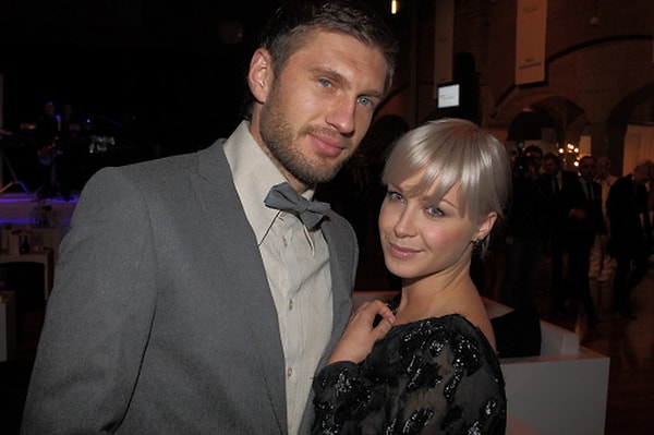 8. А расстались они из-за стремления Виктории продолжить свою карьеру: ее пригласили сниматься в Голливуд.