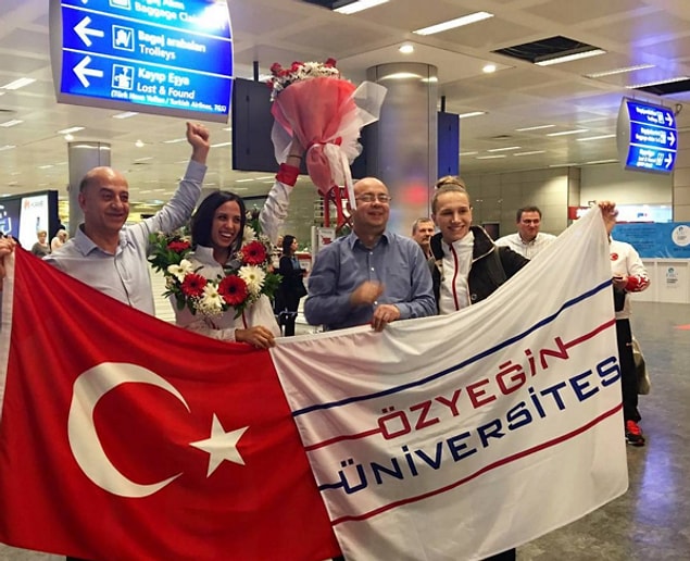 Çok uzun süredir bu başarı için çalışan İrem hayatının en mutlu gününü yaşadığını ifade etti.