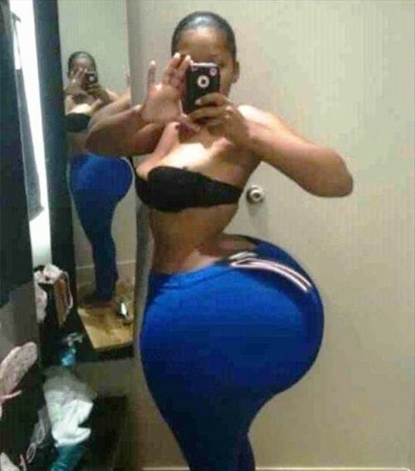 4. Николь Остин и Ники Минаж в одном лице...точнее, в одной...части тела