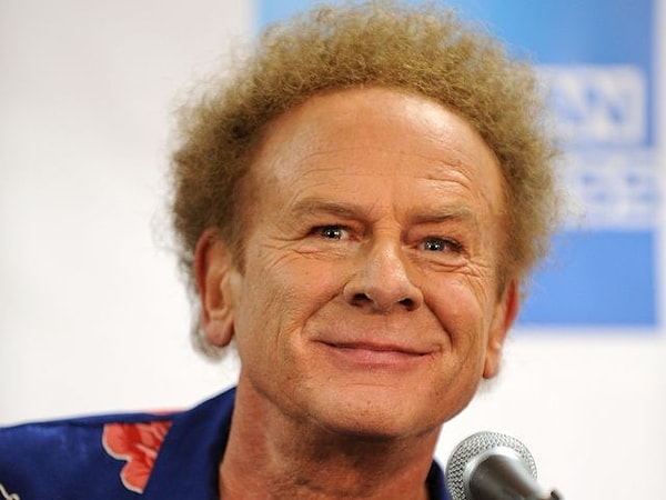 13. Многие люди обежали всю Америку, включая Арта Гарфанкела