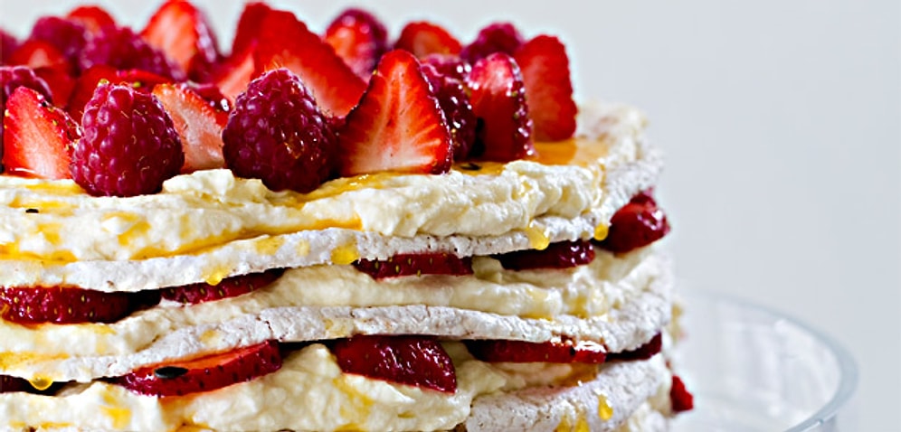 Üç Meyve Bir Araya Gelmemeliydik: Nisan'da Portakal Çilek Muz Birleşiminden Çıkan 11 Tatlı