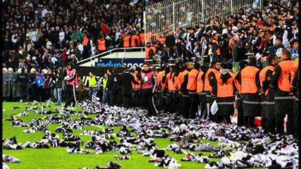 13. Beşiktaş taraftarlığı öyle sadece maç ve şampiyonluk üzerine de kurulu değildir. Sosyal sorumluluk kampanyaları her zaman önemini korumuştur.