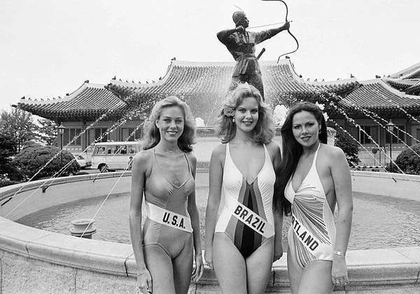 11. В 1980-х были введены новые стандарты фигуры: тело должно было быть атлетичным. Мисс США, Шон Уэтерли, победила в 1980 году (на фото слева).