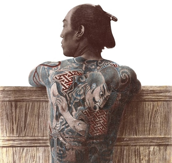 17. Иногда с тела мертвого якудза сдирают кожу и продают ее на черном рынке, чтобы потом выставить фрагмент с тату в галереях и на выставках.