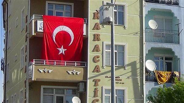 Ensar Vakfı'nın Karaman'daki şubesine Türk bayrağı asıldı...