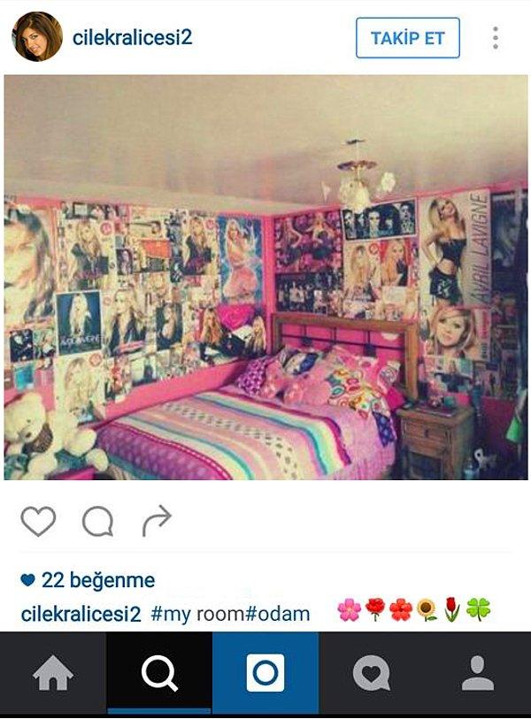 21. Şimdi olduğu gibi Selena Gomez, Justin Bieber yerine odaların duvarlarını Avril Lavigne posterleri süslerdi ve Instagram'da paylaşılırdı.