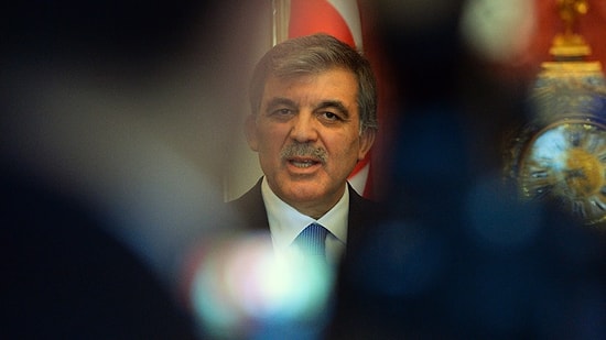 Abdullah Gül Anısını Anlattı: 'Üniversite Kantininde Alnıma Silah Dayadılar'