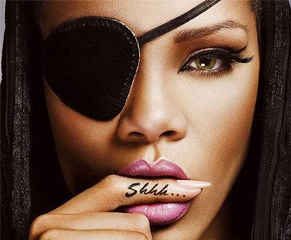3. Rihanna'nın ayar veren, karşısındakini susturmak için kullandığı "Şşş" dövmesi; adeta bir utanç!