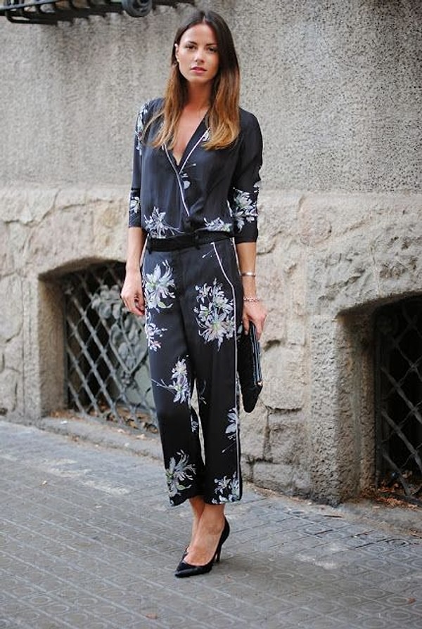 3. Речь идет о чем-то более или менее приличном, что можно "выгулять": на других посмотреть и себя показать.